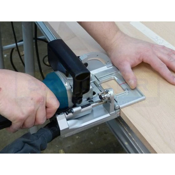 MAKITA PJ7000J LAPOSTIPLIMARÓ 701W 20mm VÁGÁSI MÉLYSÉG